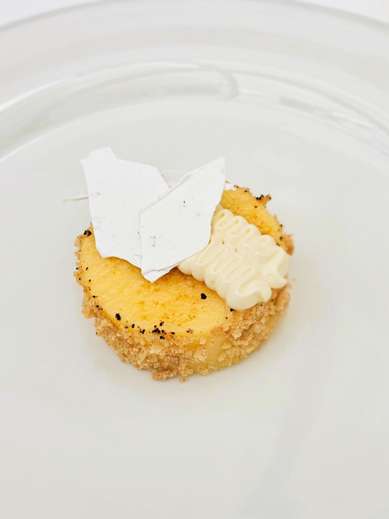 Hotel Le Premier Zagreb Exterior photo A lemon meringue tart